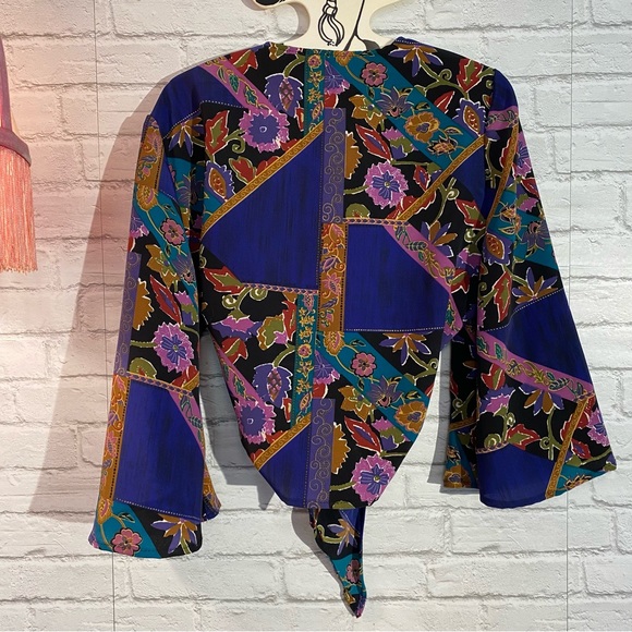 🎈SOLD 🎈VINTAGE Wrap Top CLOZ’S New York Flowers Black Tie Front SMALL - Picture 5 of 11